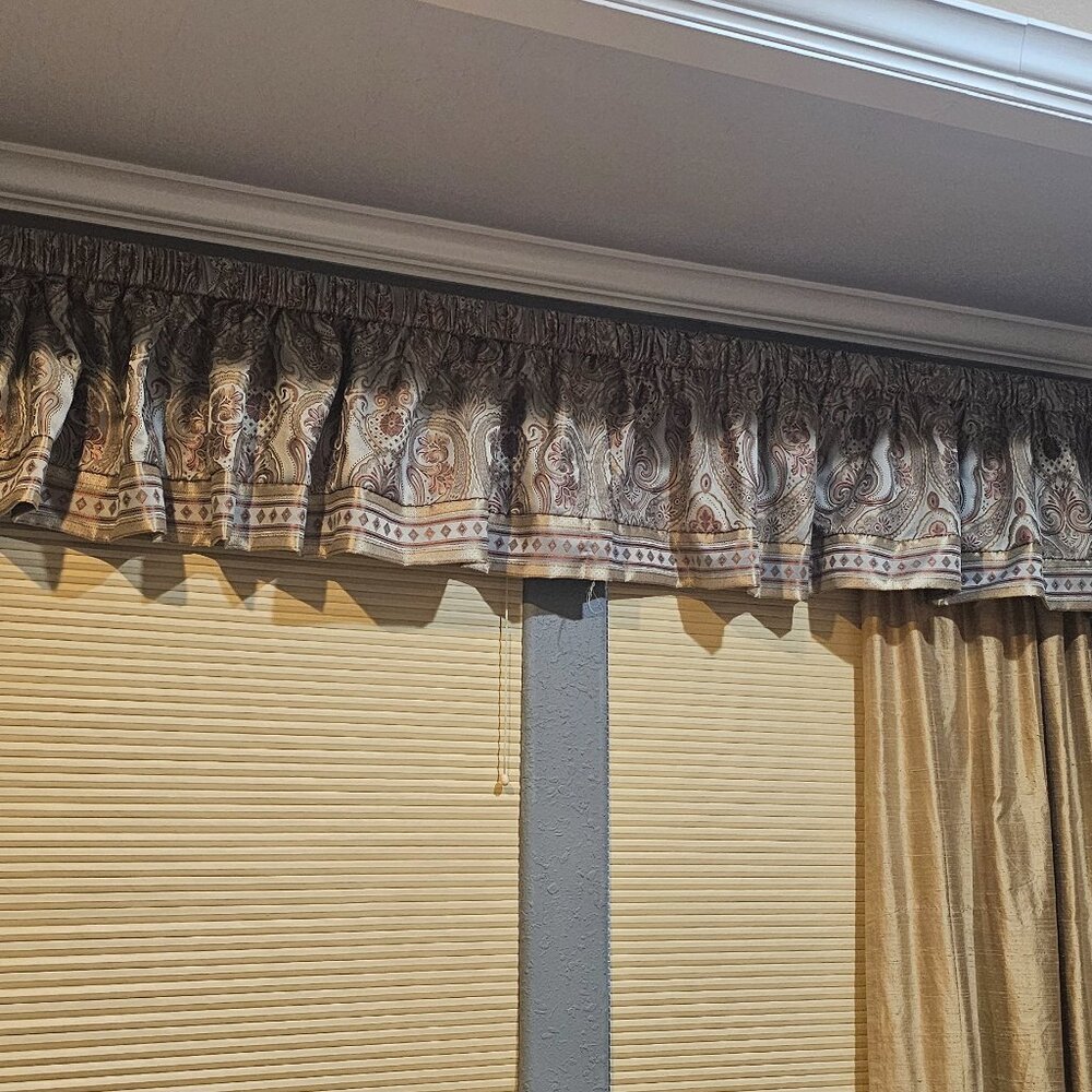 Curtains - Picture 2 of 2